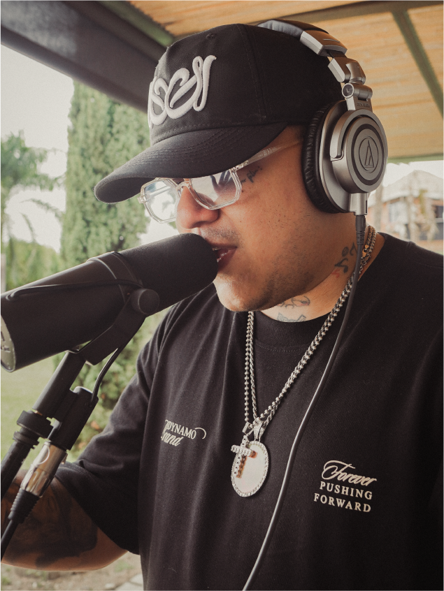 Artista en sesión vocal